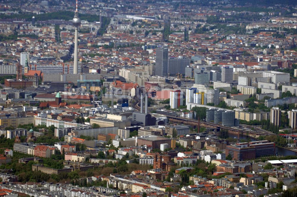 Luftaufnahme Berlin - Blick über Berlin-Mitte mit Fernsehturm