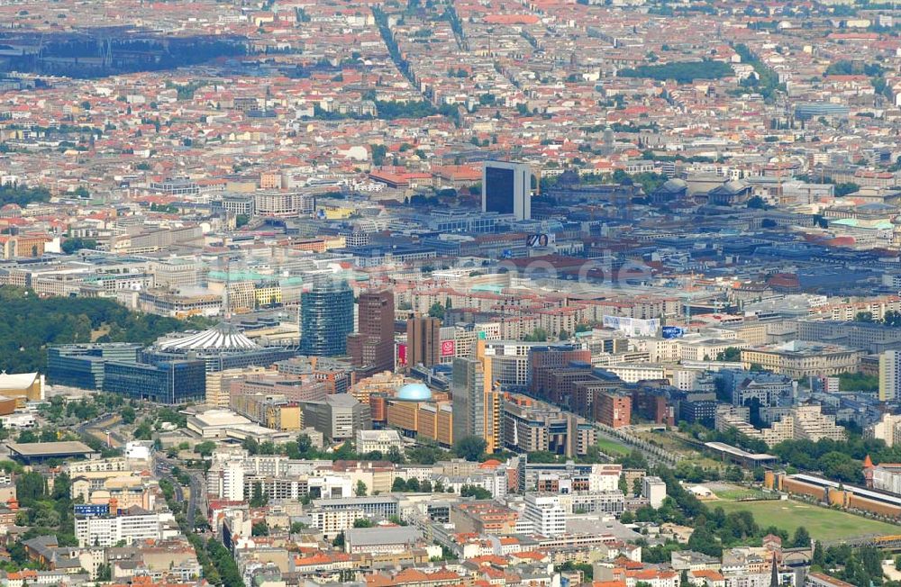 Luftaufnahme Berlin - Blick über Berlin-Mitte mit dem Potsdamer Platz in Richtung Nordosten