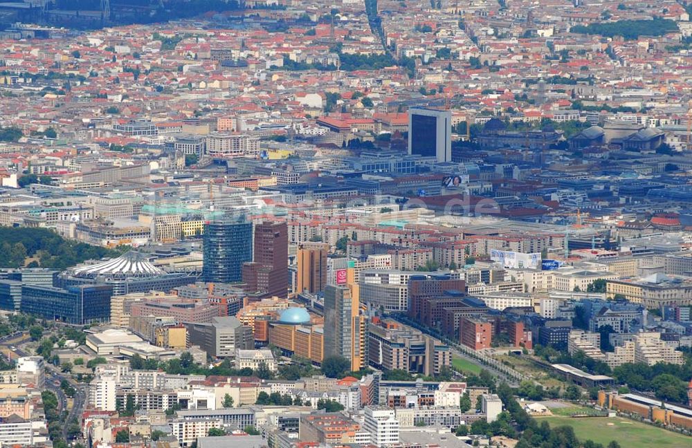 Berlin aus der Vogelperspektive: Blick über Berlin-Mitte mit dem Potsdamer Platz in Richtung Nordosten