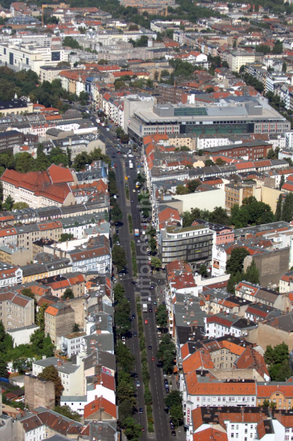 Berlin aus der Vogelperspektive: Blick über Berlin-Neukölln entang der Karl-Marx-Straße