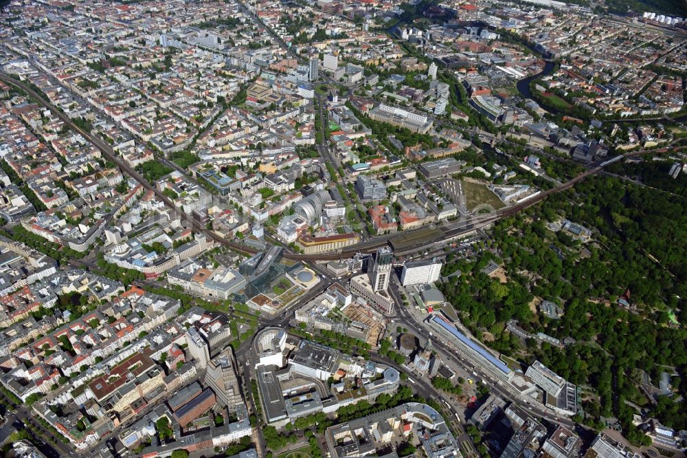 Luftaufnahme Berlin - Blick über den Breitscheidplatz zwischen dem Kurfürstendamm und dem Tauetzien im Ortsteil Charlottenburg von Berlin