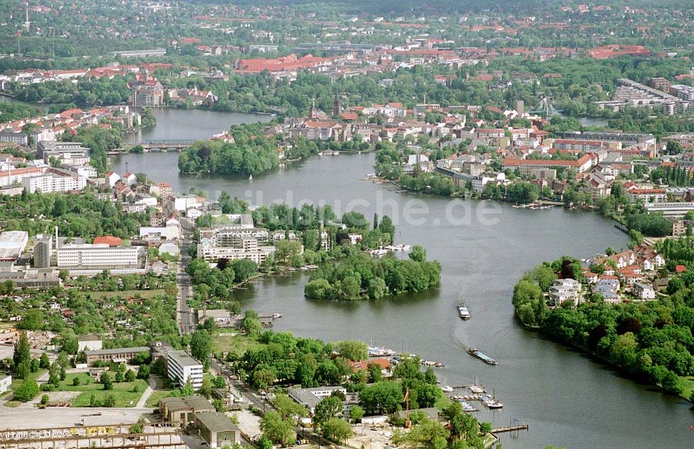 Berlin - Köpenick von oben - Blick über die Dahme und den Langen See in Berlin Köpenick und Grünau. Ort: Berlin - Köpenick Datum: 15.05.03