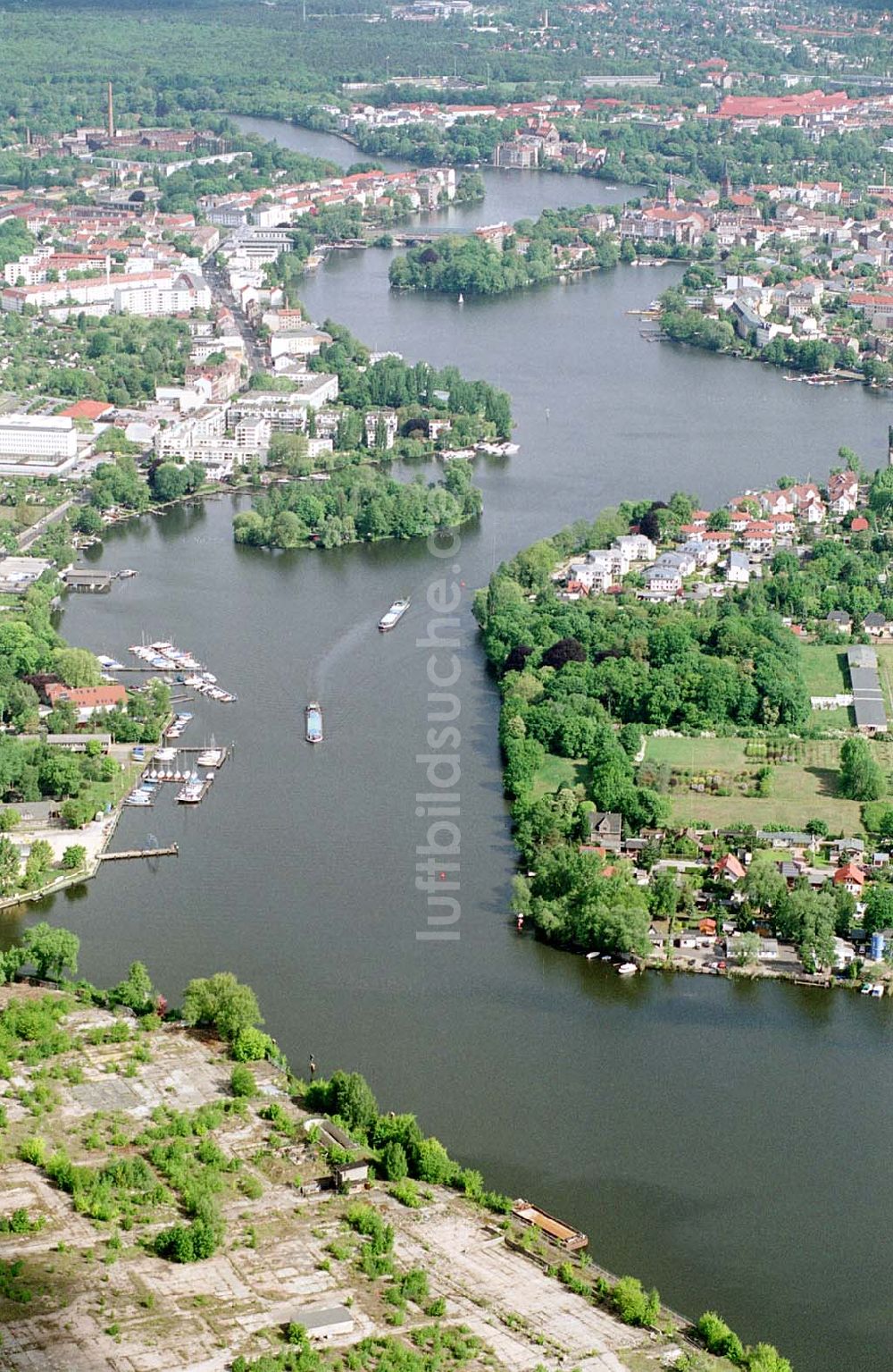 Luftbild Berlin - Köpenick - Blick über die Dahme und den Langen See in Berlin Köpenick und Grünau. Ort: Berlin - Köpenick Datum: 15.05.03