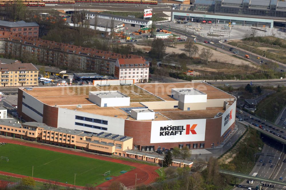 Berlin von oben - Blick über einen Sportplatz auf ein Möbelhaus in Berlin-Schöneberg