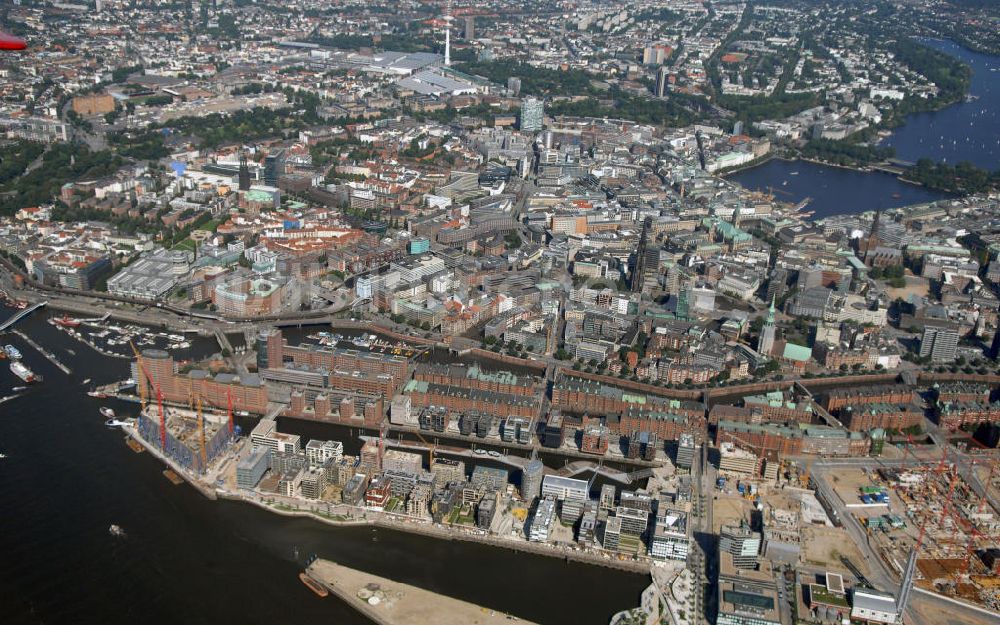 Luftaufnahme Hamburg - Blick über die Freie Hansestadt Hamburg an der Elbe