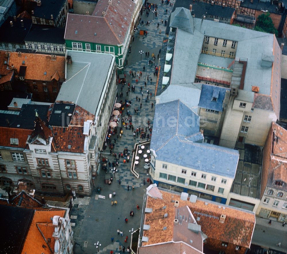 Luftbild Halle (Saale) - Blick über die Fußgängerzone in der Leipziger Straße in der Altstadt von Halle (Saale) im Bundesland Sachsen-Anhalt