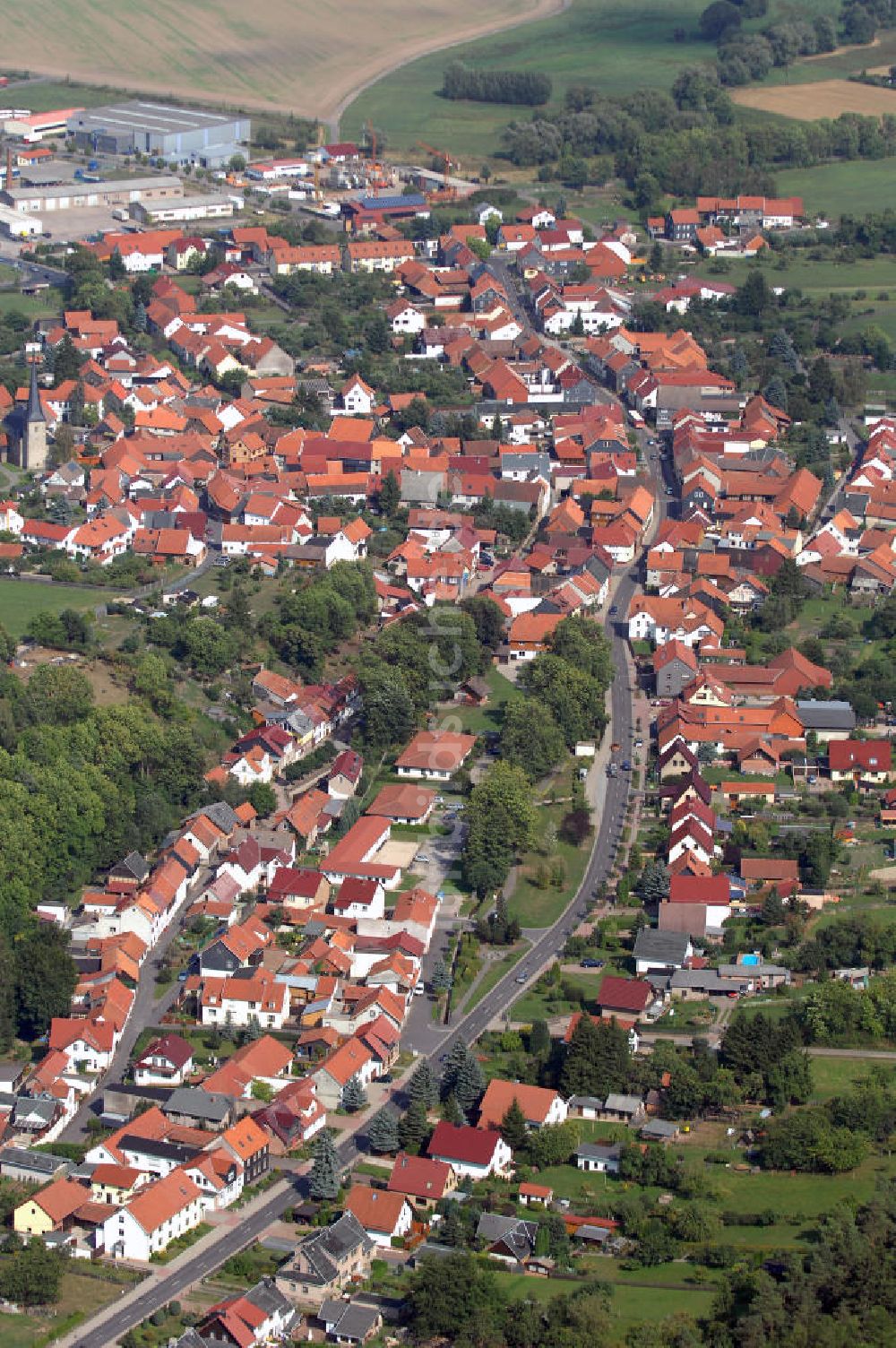 Wölfis von oben - Blick über die Gemeinde Leinatal am Nordrand des Thüringer Waldes