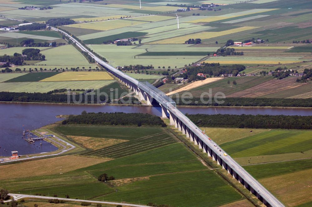 Luftbild Brunsbüttel - Blick über die Industriegebiete Brunsbüttel auf die Stadt Brunsbüttel