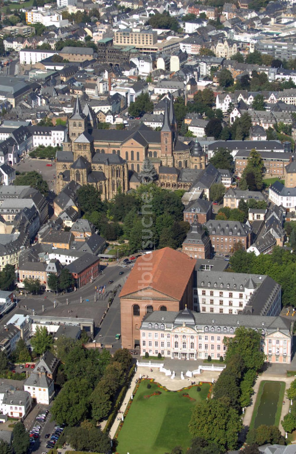 Luftaufnahme Trier - Blick über die Innenstadt von Trier mit Dom und Kurfürstlichem Palais