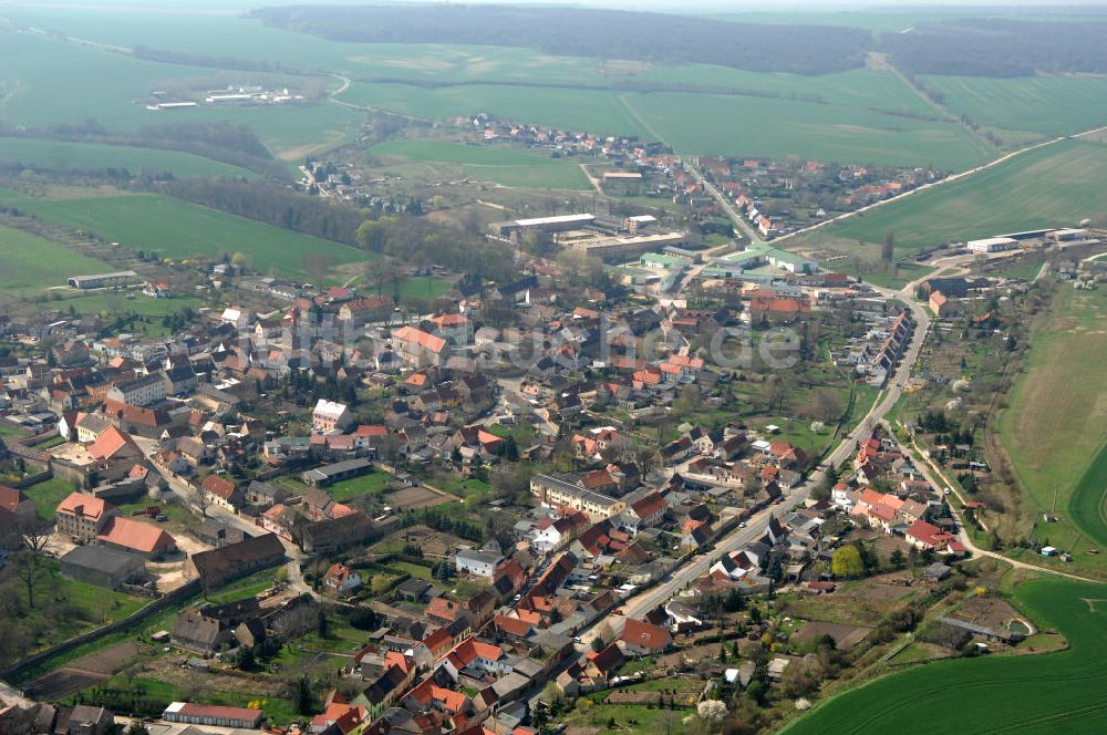 Cochstedt aus der Vogelperspektive: Blick über die Ortschaft Cochstedt in Sachsen-Anhalt