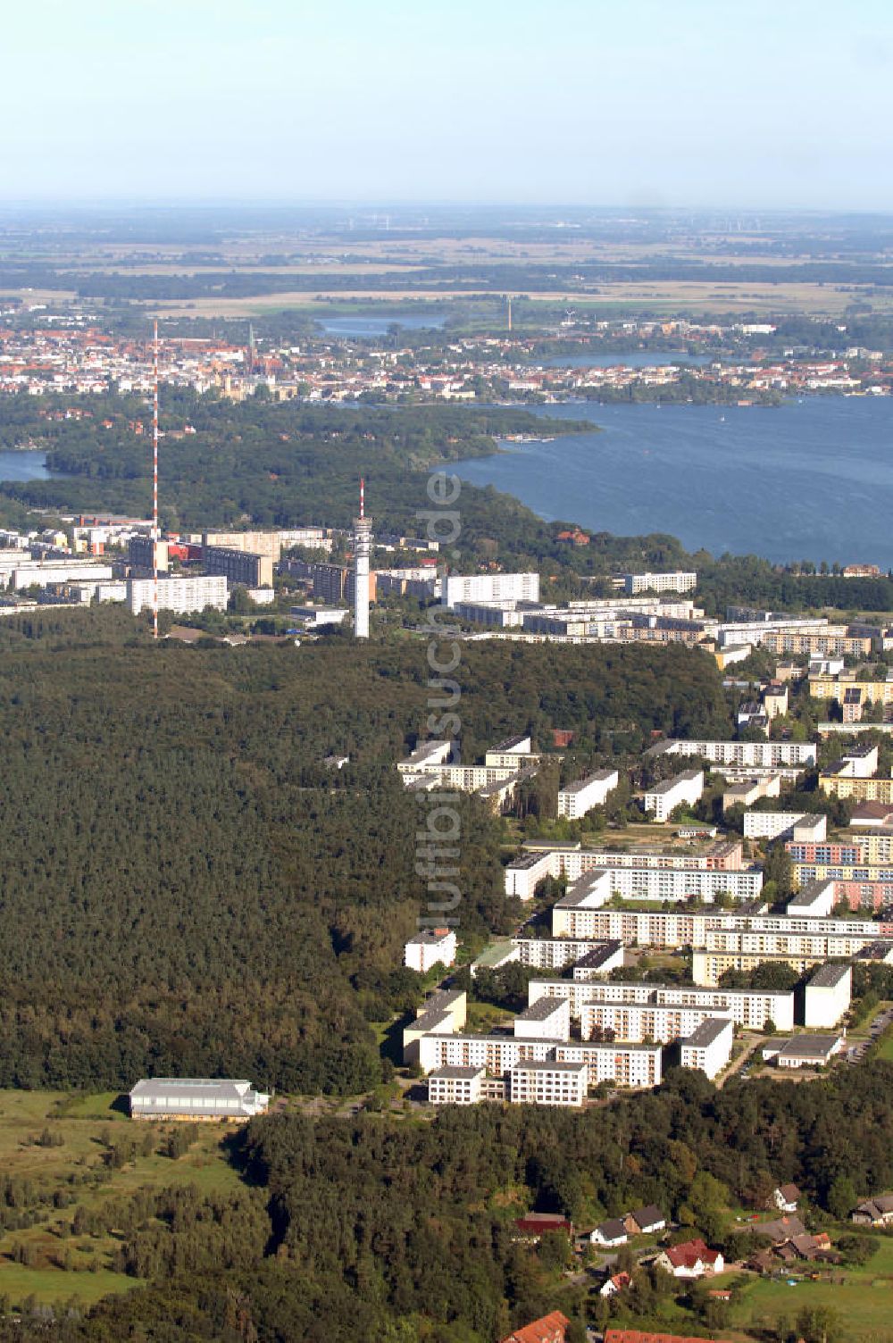 Luftaufnahme SCHWERIN - Blick über Schwerin-Zippendorf auf die Innenstadt und den Schweriner See