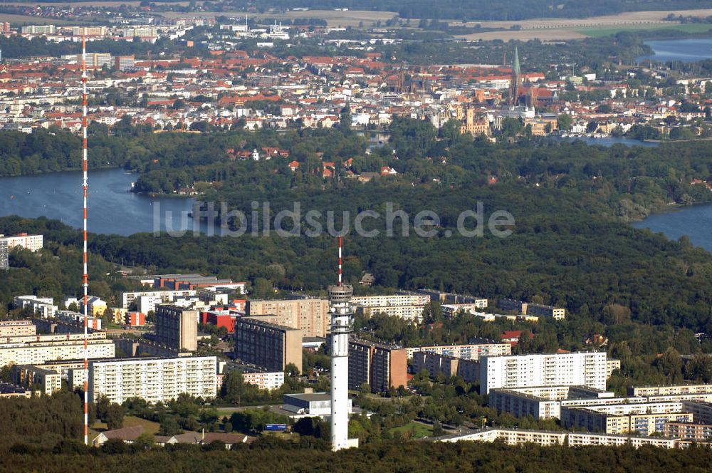 SCHWERIN aus der Vogelperspektive: Blick über Schwerin-Zippendorf auf die Innenstadt und den Schweriner See