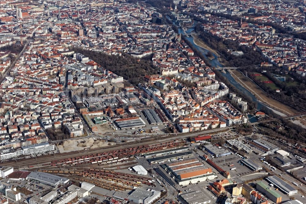 München aus der Vogelperspektive: Blick über Sendling von der Großmarkthalle über den Schlachthof zur Innenstadt von München im Bundesland Bayern