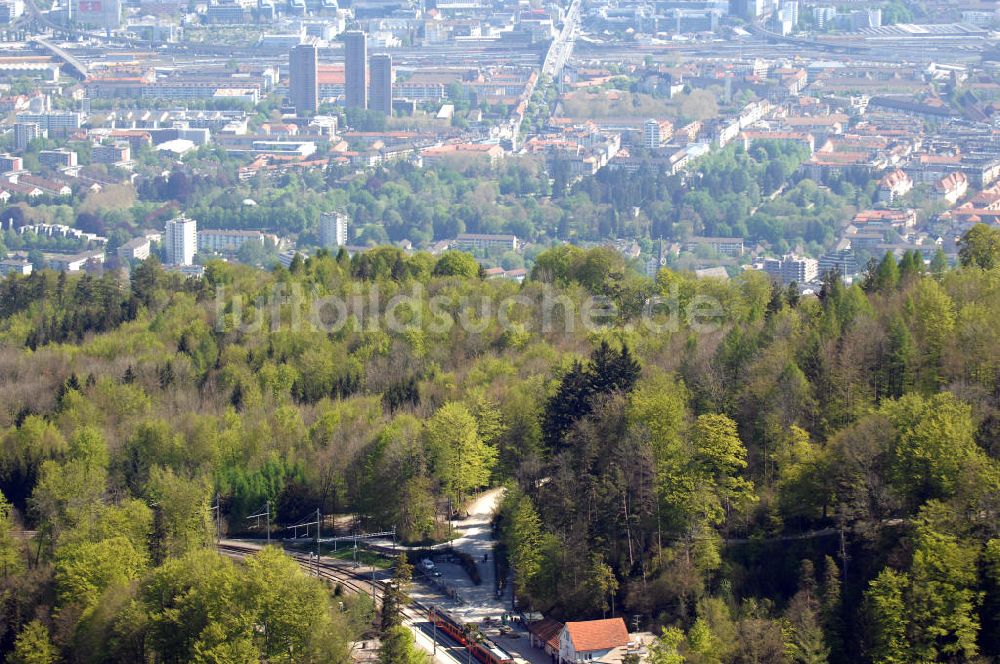 Luftbild ZÜRICH - Blick über den Uetliberg mit Bahnhof / Station Uetliberg auf Zürch