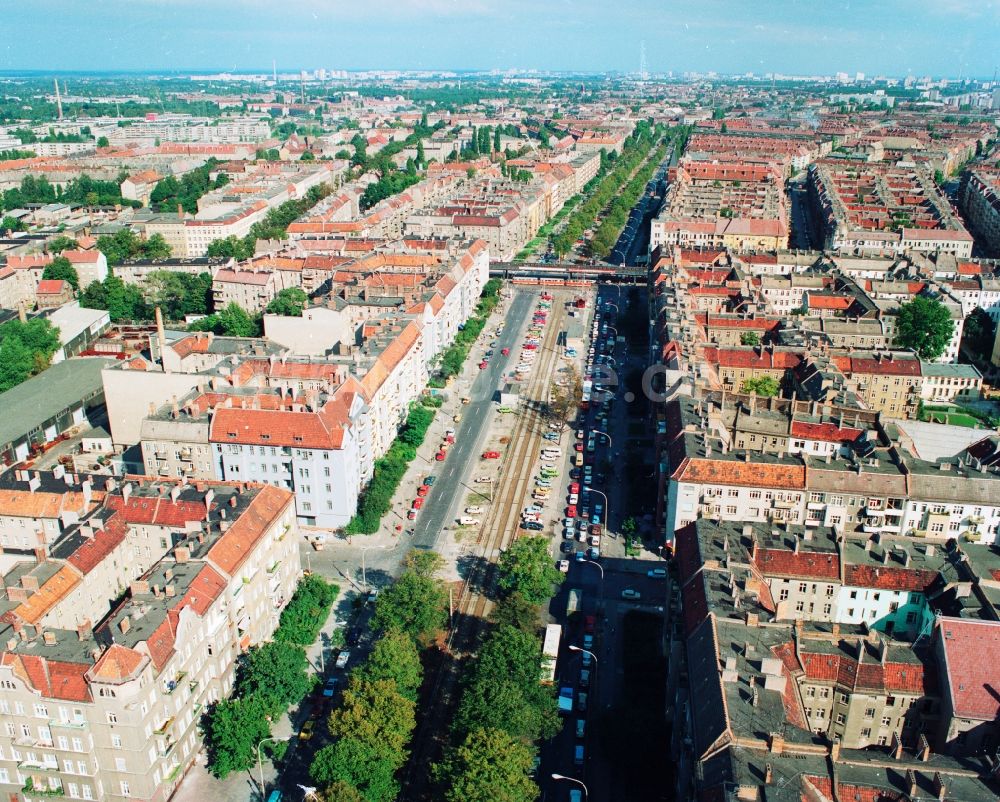 Berlin von oben - Blick über die Wisbyer Straße in Richtung Bornholmer Straße in Berlin Prenzlauer Berg