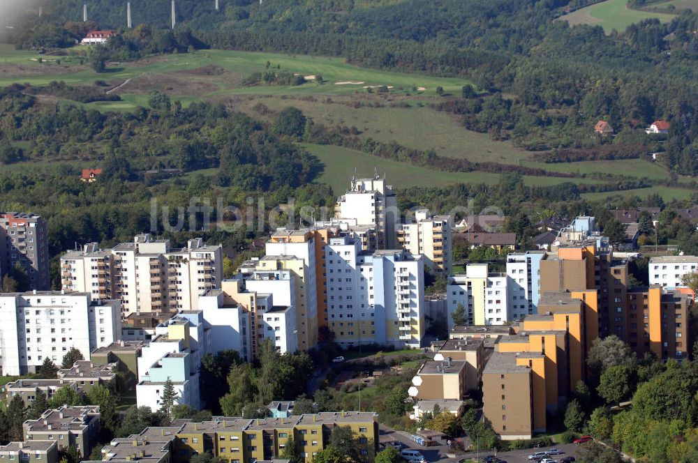 Luftbild WÜRZBURG - Blick über Würzburg Stadtteil Heuchelhof mit dem Autobahnviadukt der A3 im Hintergrund.