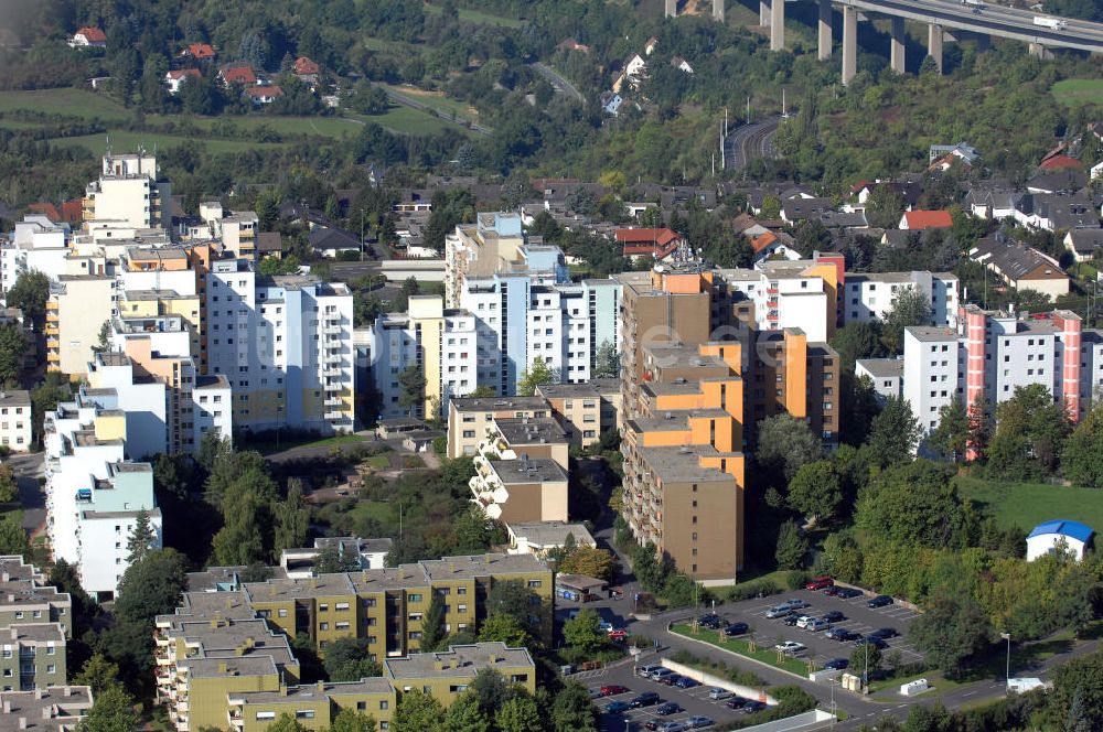 Luftaufnahme WÜRZBURG - Blick über Würzburg Stadtteil Heuchelhof mit dem Autobahnviadukt der A3 im Hintergrund.