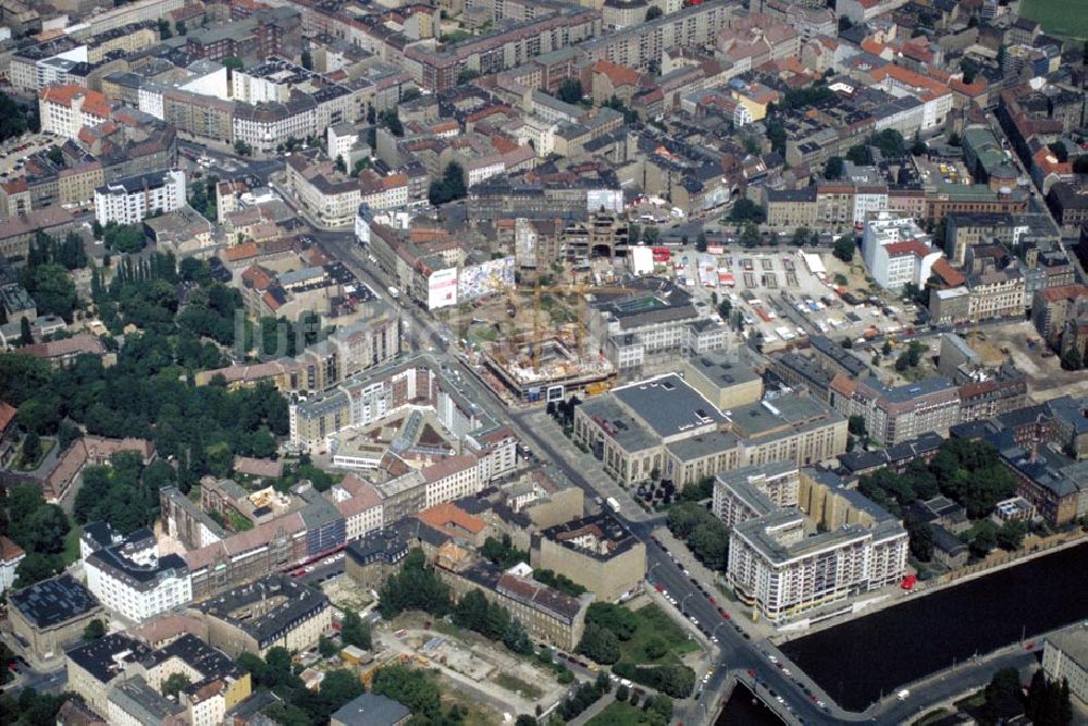 Luftaufnahme Berlin /Mitte - Blick auf den Bereich der Friedrichstr./Oranieburgerstr. in Berlin / Mitte 1995