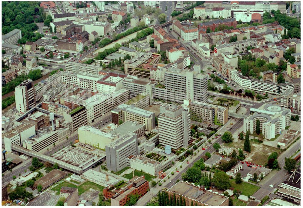 Berlin aus der Vogelperspektive: Blick auf den Bereich der Müllerstraße / Seestraße in Berlin-Wedding mit den Schering-Werken.