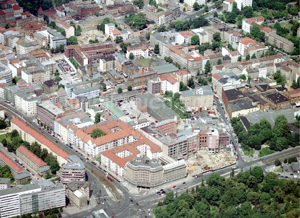 Berlin aus der Vogelperspektive: Blick auf den Bereich der Torstraße / Prenzlauer Allee mit dem ehem