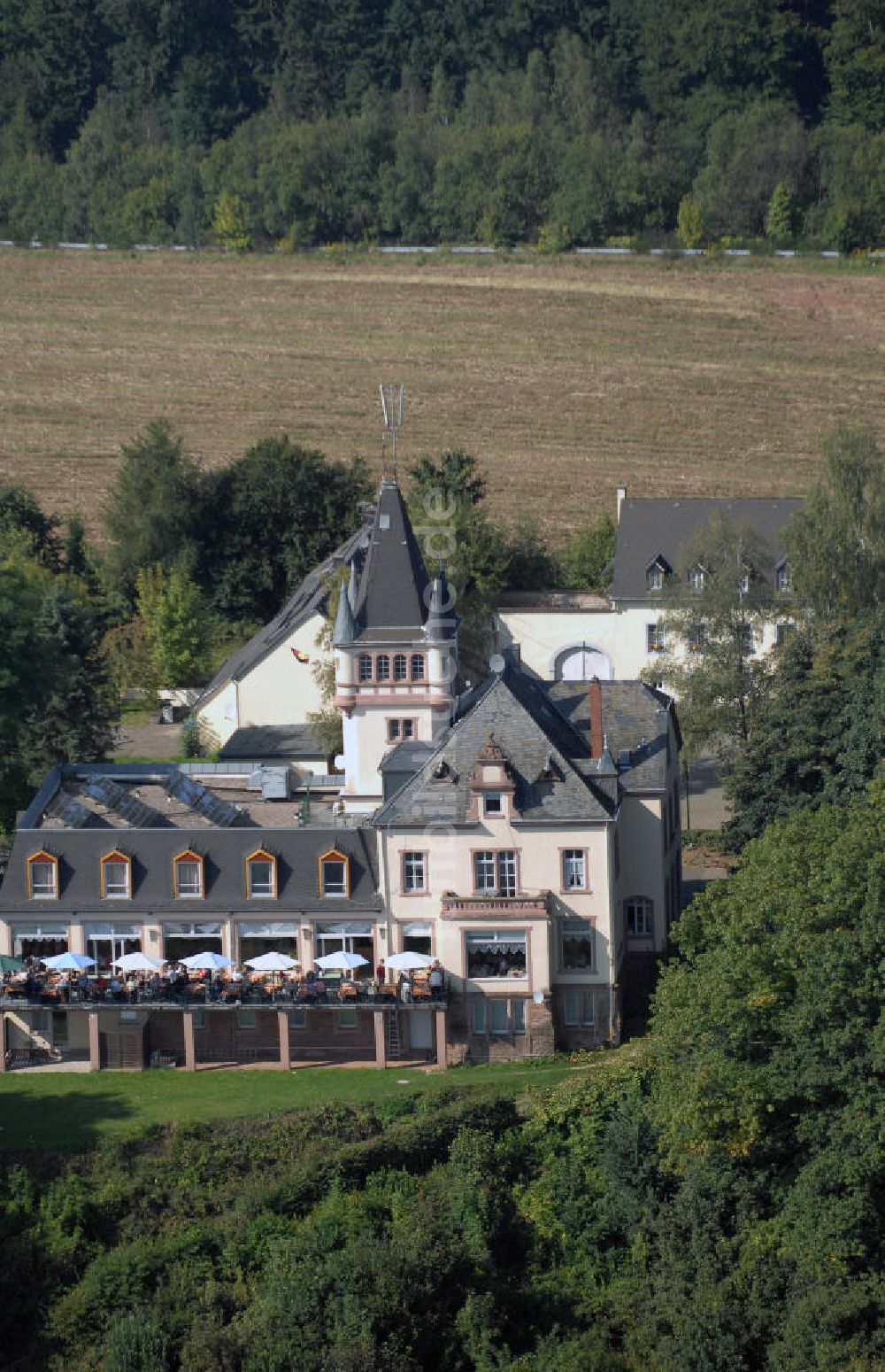 Trier von oben - Blick auf das Berghotel Kockelsberg in Trier