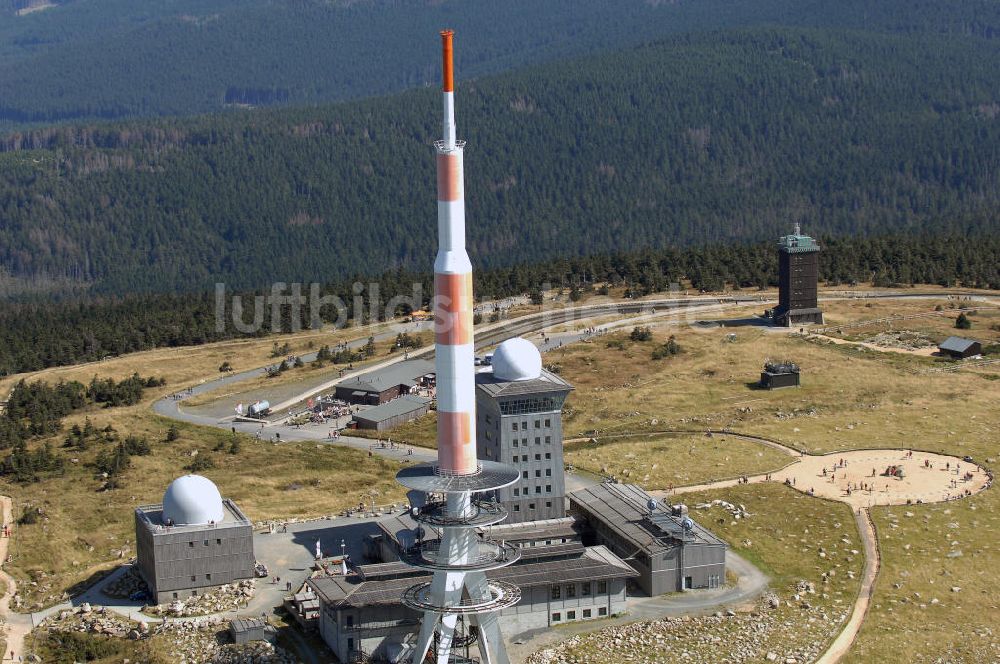 Luftbild BROCKEN - Blick auf die Bergspitze des Brocken im Harz.