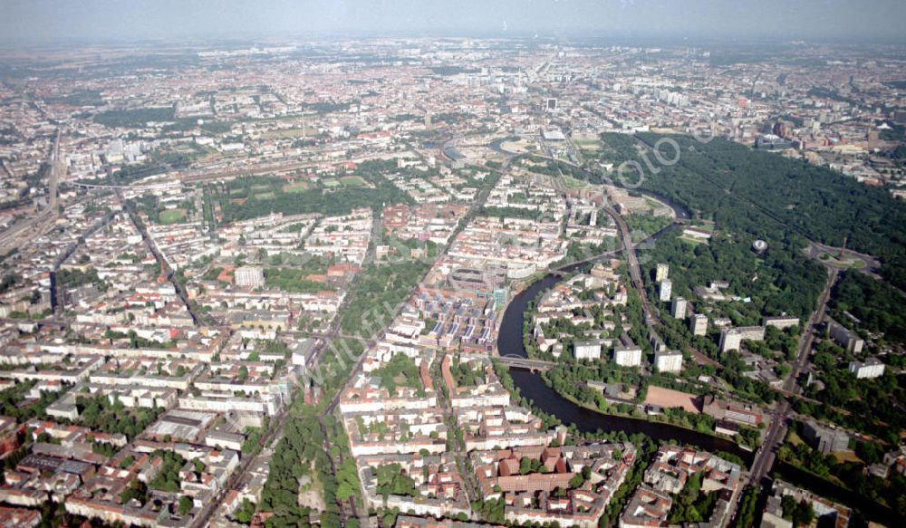 Luftbild Berlin - Blick auf Berlin-Moabit mit dem FOCUS-Teleport der DIFA an der Stromstraße 1-7 in Berlin Moabit 08.07.02