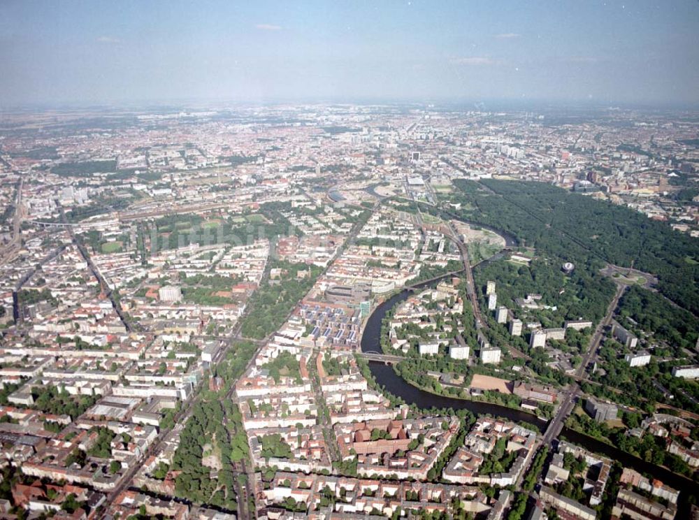 Luftaufnahme Berlin - Blick auf Berlin-Moabit mit dem FOCUS-Teleport der DIFA an der Stromstraße 1-7 in Berlin Moabit 08.07.02