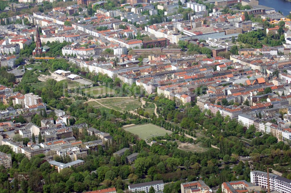 Berlin aus der Vogelperspektive: Blick auf den Berliner Görlitzer Park und Umgebung