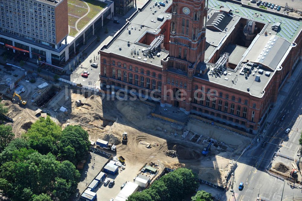 Berlin Mitte von oben - Blick auf das Berliner Rathaus / Rotes Rathaus in Berlin Mitte