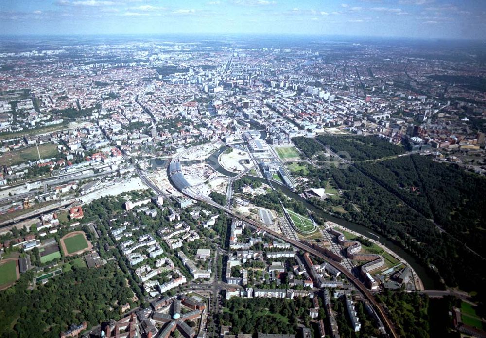 Luftbild Berlin - Moabit / Tiergarten - Blick auf den Berliner Spreebogen / Regierungsviertel von Südwesten (Moabit) her.