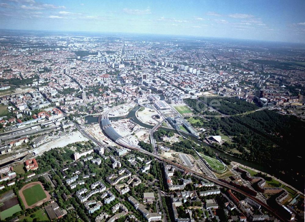 Luftaufnahme Berlin - Moabit / Tiergarten - Blick auf den Berliner Spreebogen / Regierungsviertel von Südwesten (Moabit) her.