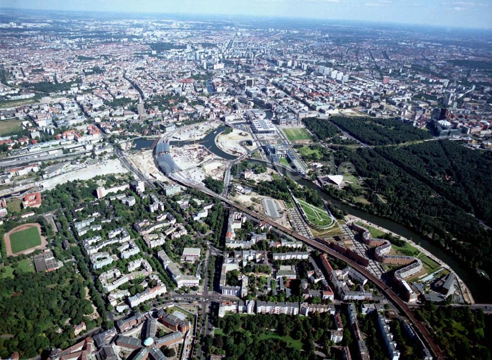 Berlin - Moabit / Tiergarten aus der Vogelperspektive: Blick auf den Berliner Spreebogen / Regierungsviertel von Südwesten (Moabit) her.