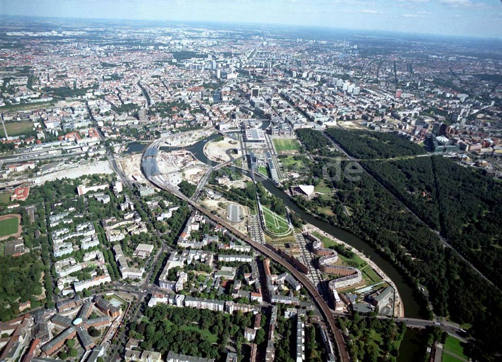 Berlin - Moabit / Tiergarten aus der Vogelperspektive: Blick auf den Berliner Spreebogen / Regierungsviertel von Südwesten (Moabit) her.