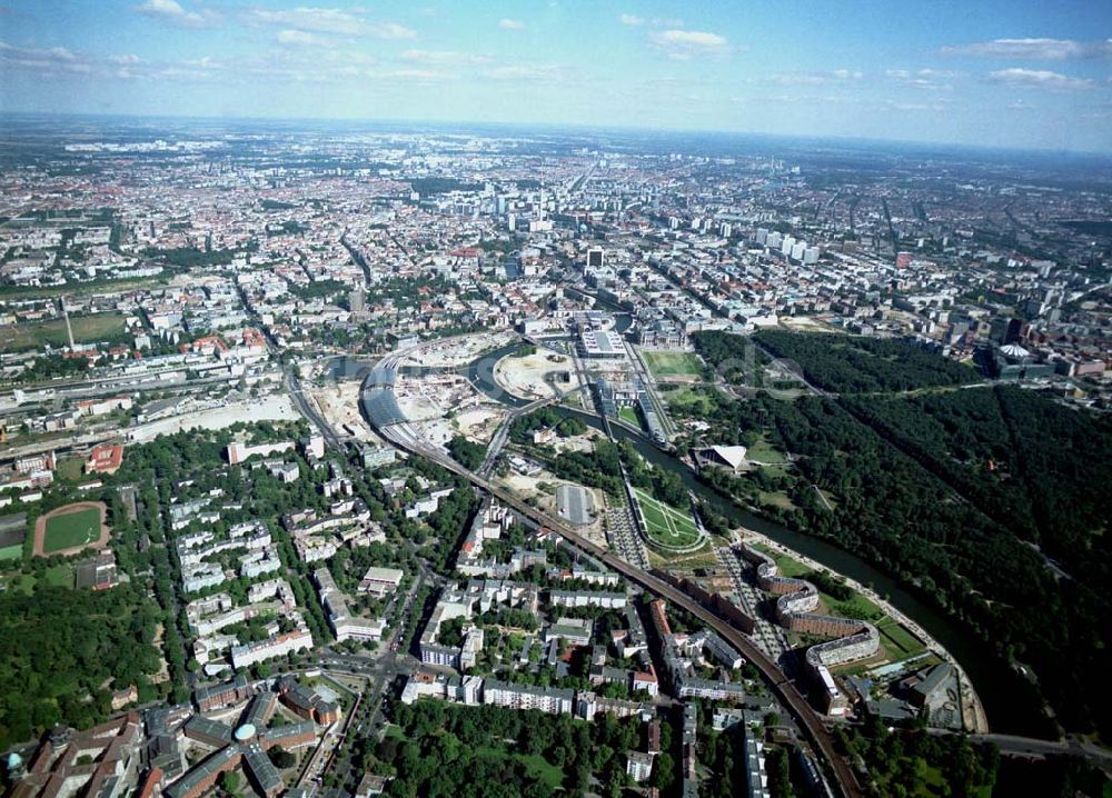 Luftaufnahme Berlin - Moabit / Tiergarten - Blick auf den Berliner Spreebogen / Regierungsviertel von Südwesten (Moabit) her.