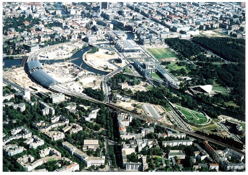 Berlin - Moabit / Tiergarten aus der Vogelperspektive: Blick auf den Berliner Spreebogen / Regierungsviertel von Südwesten (Moabit) her.