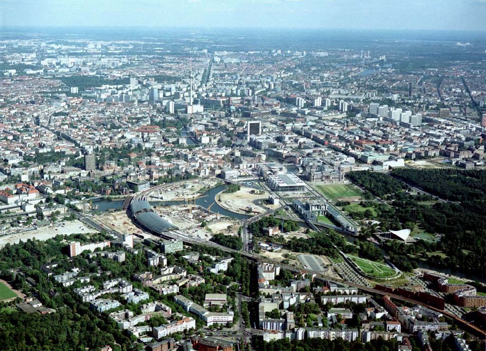 Luftbild Berlin - Moabit / Tiergarten - Blick auf den Berliner Spreebogen / Regierungsviertel von Südwesten (Moabit) her.