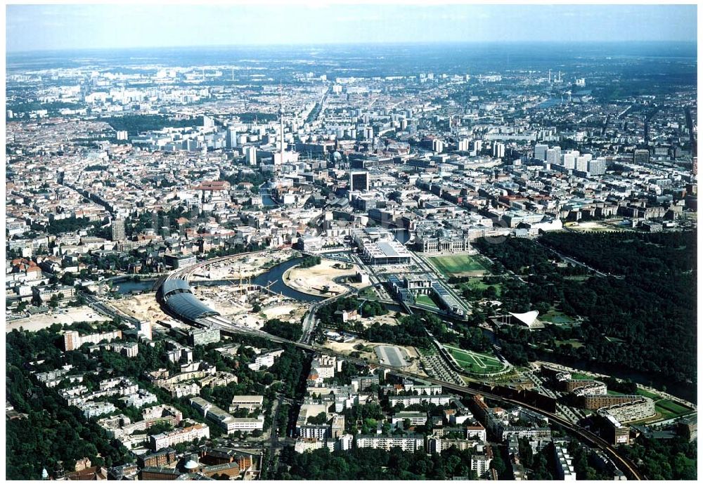 Luftbild Berlin - Moabit / Tiergarten - Blick auf den Berliner Spreebogen / Regierungsviertel von Südwesten (Moabit) her.