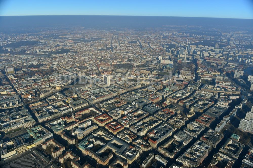 Luftaufnahme Berlin - Blick auf den Berliner Stadtbezirk Mitte vom bezirk Neukölln aus