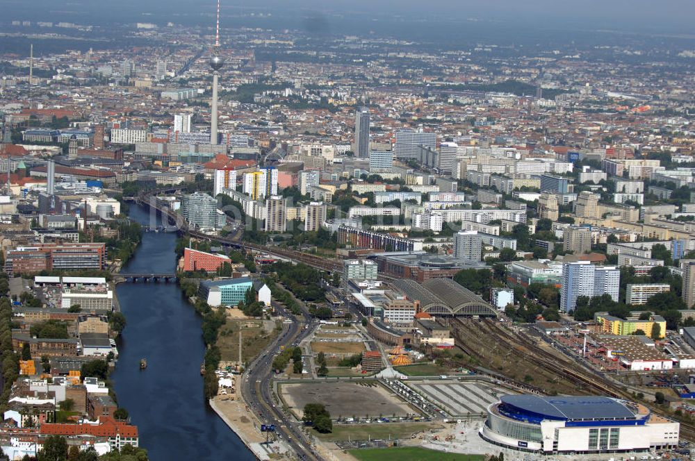 Luftbild Berlin - Blick auf das Berliner Stadtzentrum am Berliner Fernsehturm