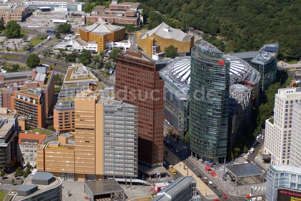 Luftaufnahme Berlin - Blick auf den Besucher- und Tourismusmagneten Potsdamer Platz in Berlin