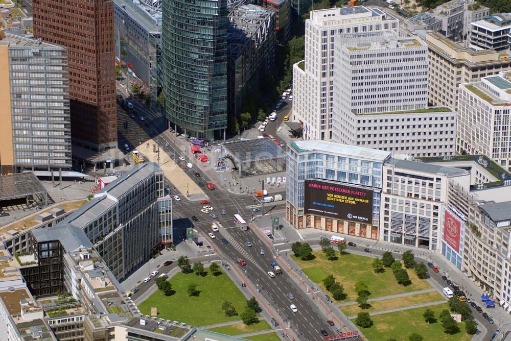 Berlin von oben - Blick auf den Besucher- und Tourismusmagneten Potsdamer Platz in Berlin