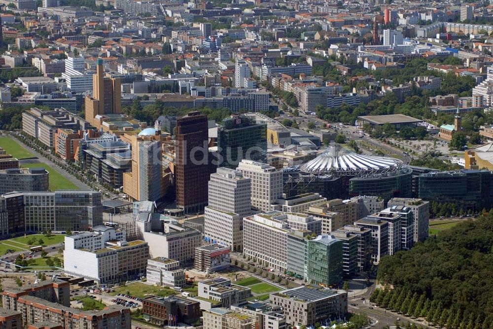 Luftaufnahme Berlin - Blick auf den Besucher- und Tourismusmagneten Potsdamer Platz in Berlin