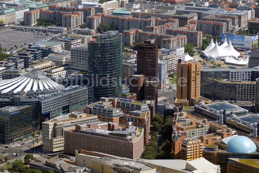 Berlin von oben - Blick auf den Besucher- und Tourismusmagneten Potsdamer Platz in Berlin