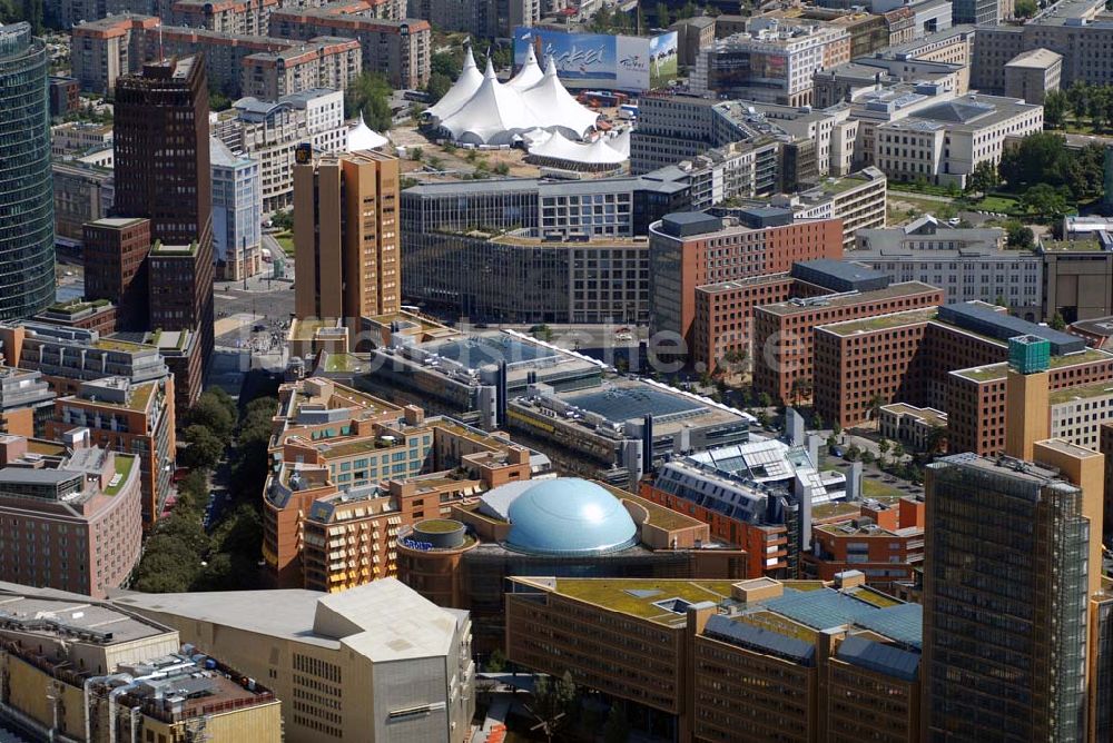 Berlin aus der Vogelperspektive: Blick auf den Besucher- und Tourismusmagneten Potsdamer Platz in Berlin