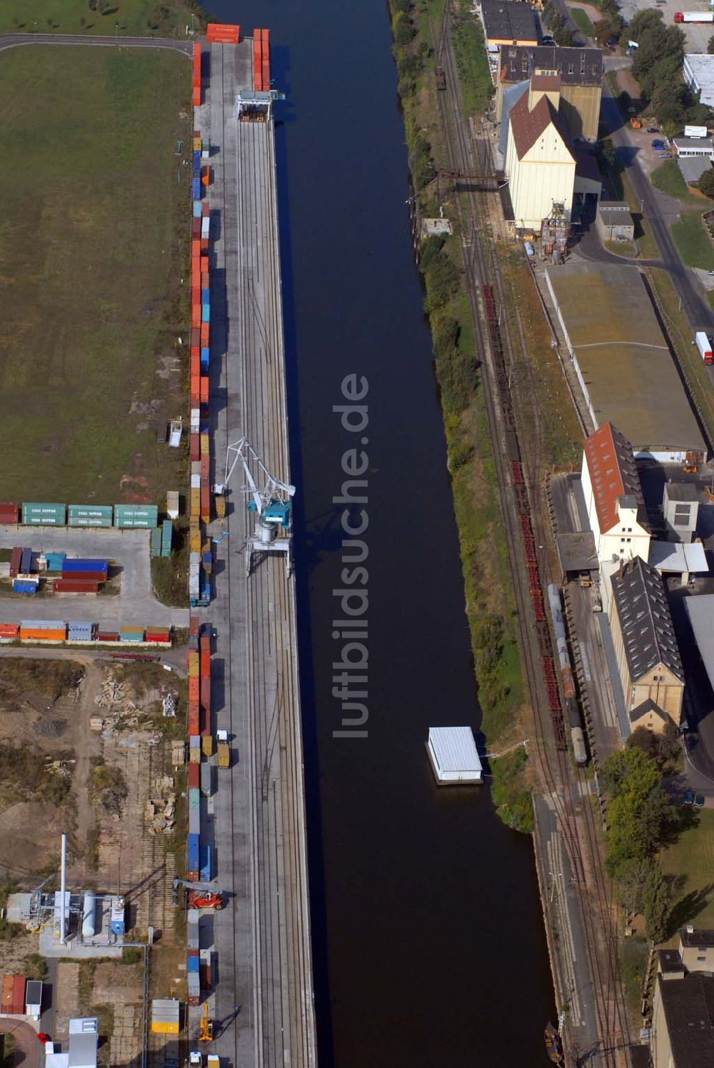 Halle aus der Vogelperspektive: Blick auf den Binnenhafen von Halle/Saale