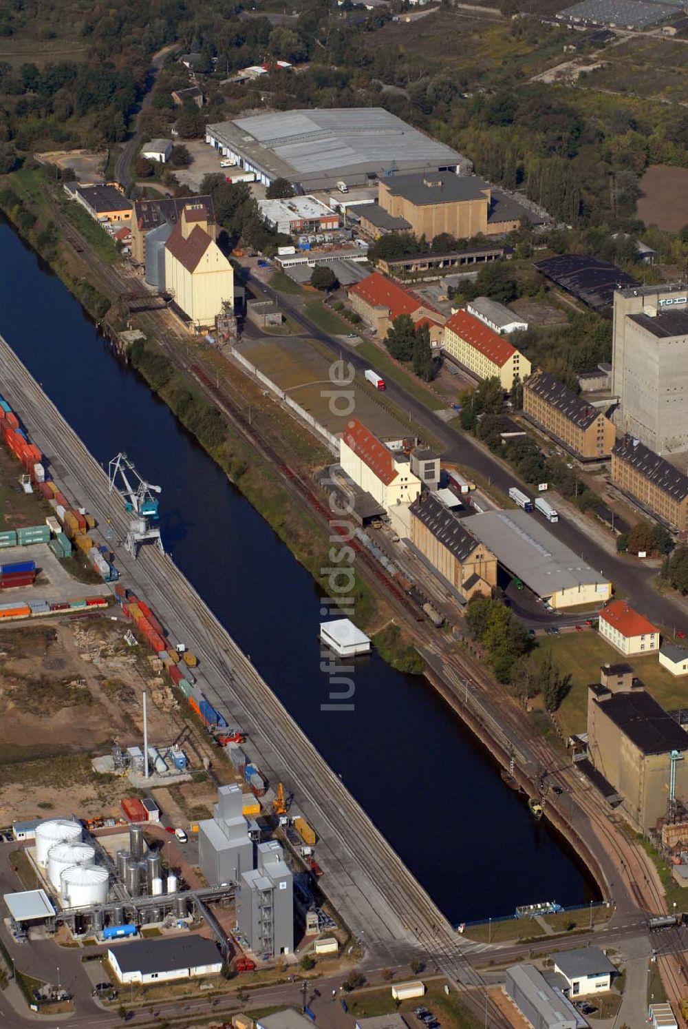 Luftbild Halle - Blick auf den Binnenhafen von Halle/Saale