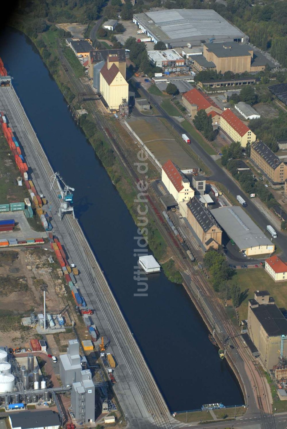 Luftaufnahme Halle - Blick auf den Binnenhafen von Halle/Saale