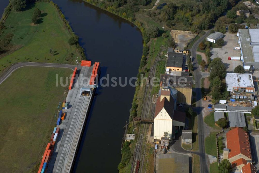 Halle aus der Vogelperspektive: Blick auf den Binnenhafen von Halle/Saale