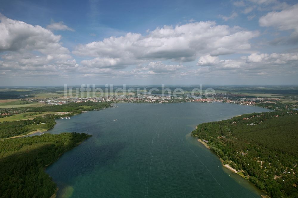 Waren (Müritz) von oben - Blick auf die Binnenmüritz und Waren (Müritz) im Bundesland Mecklenburg-Vorpommern